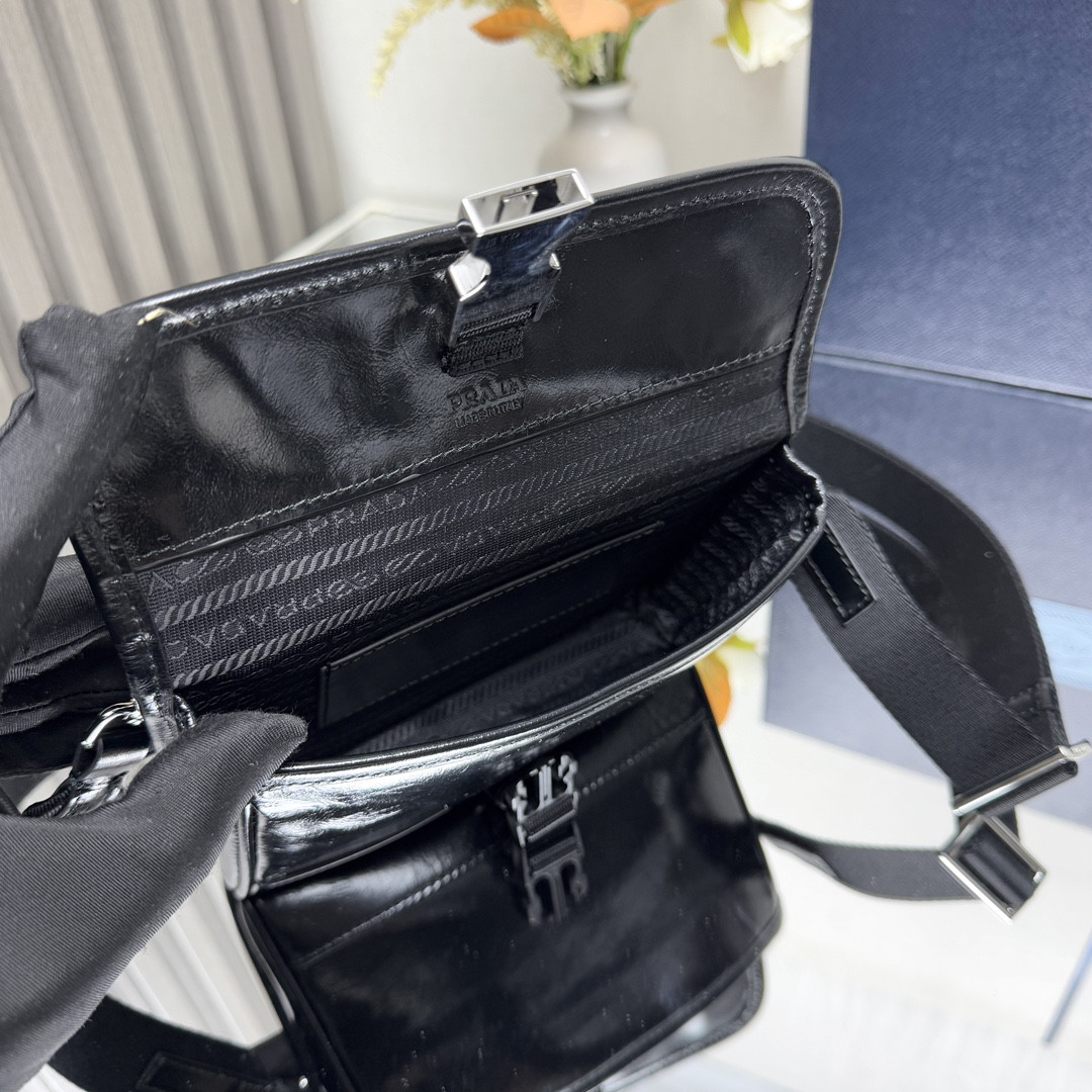 Prada Leather smartphone case 12.5x18x2.5cm