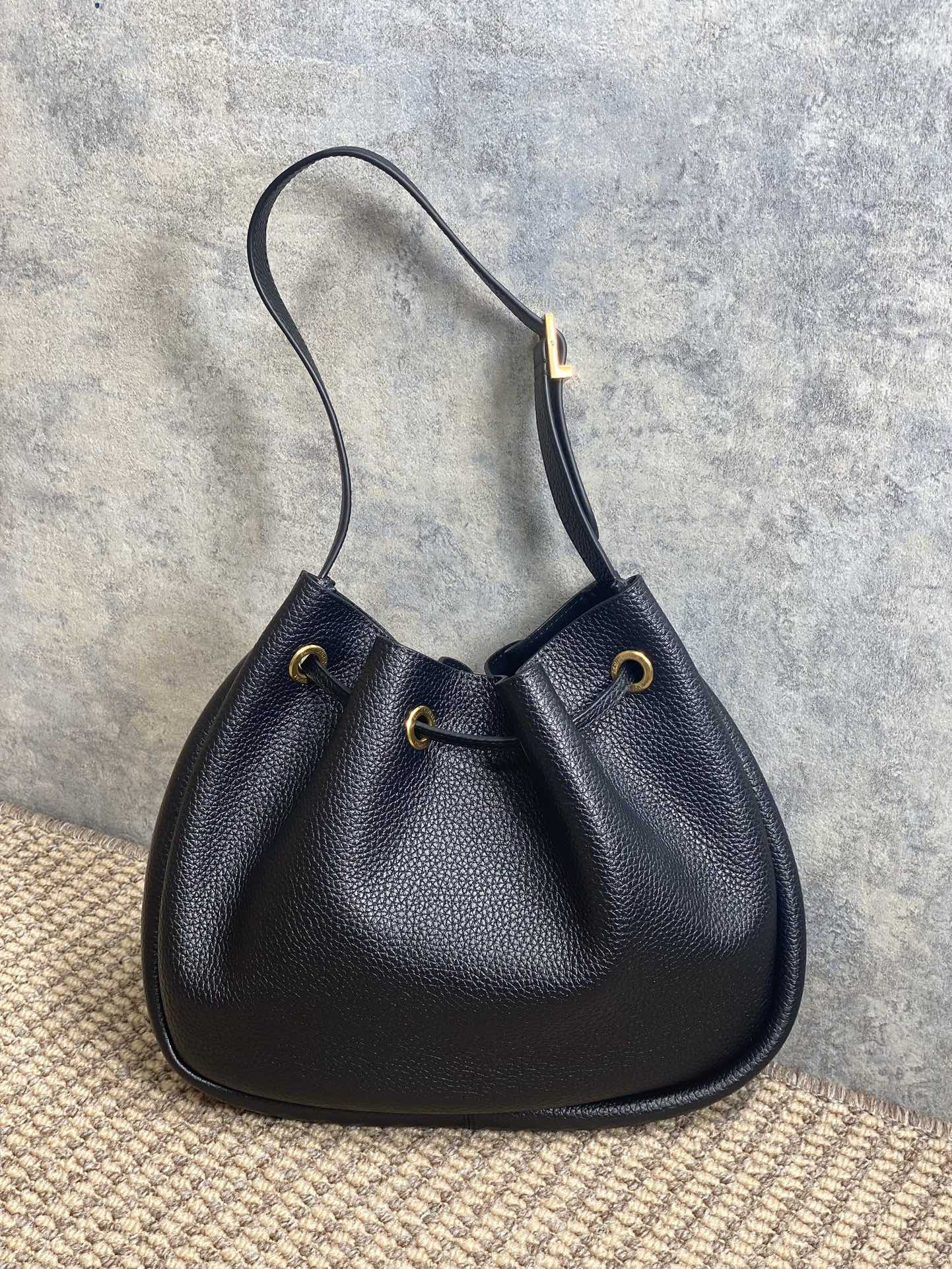 YSL PARIS VII small hobo in grained leather 30X25X3cm