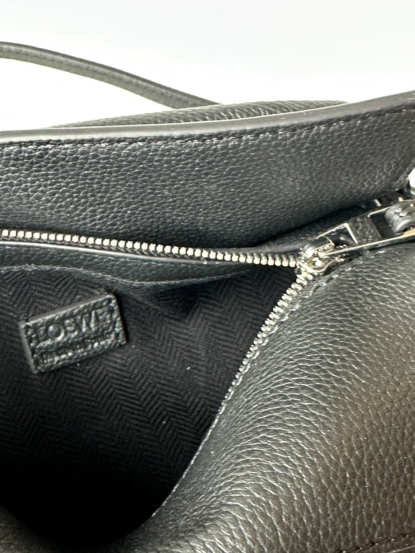 Loewe Mini Puzzle bag in classic calfskin 18x12.5x8cm