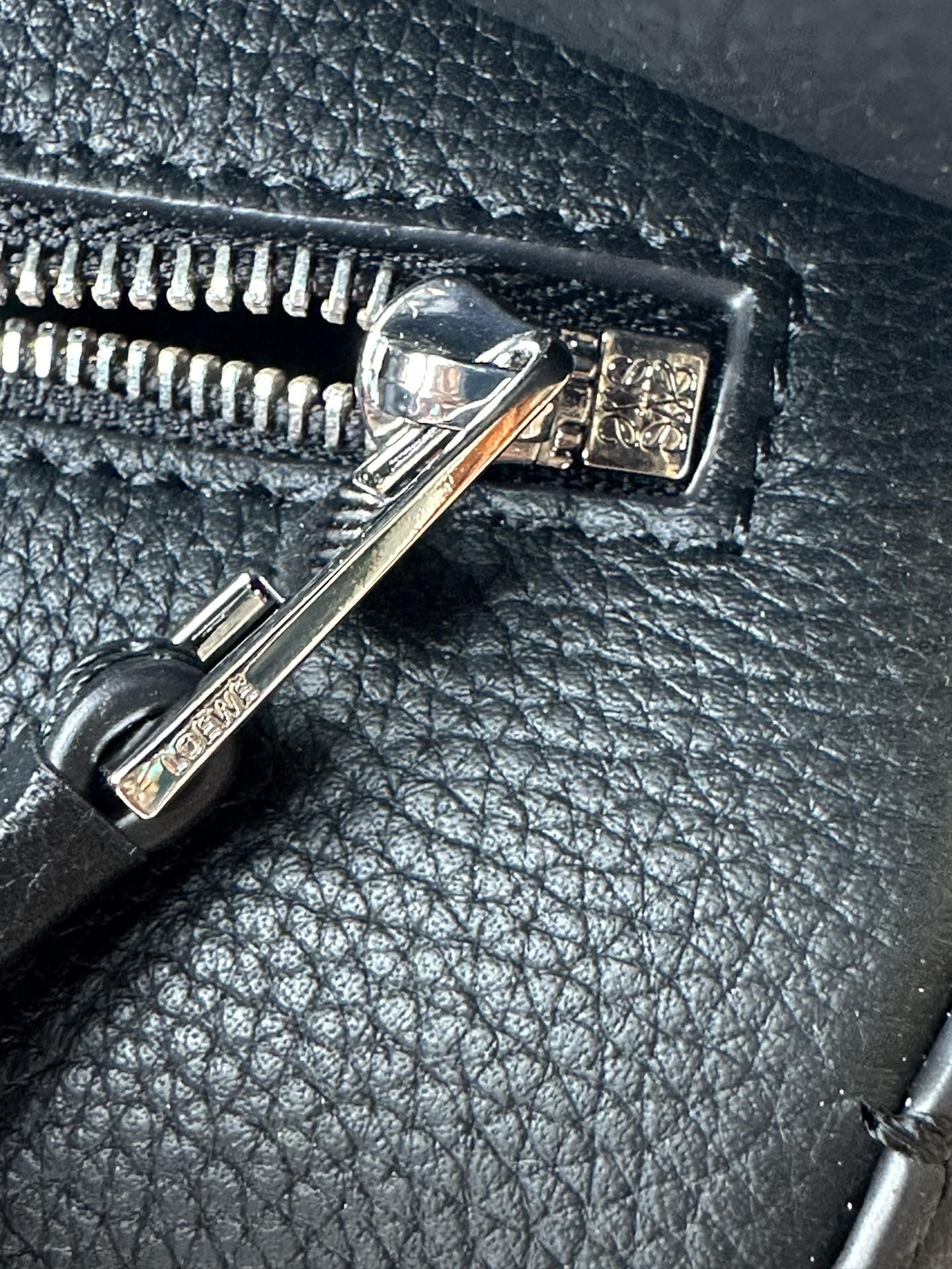 Loewe Mini Puzzle bag in classic calfskin 18x12.5x8cm