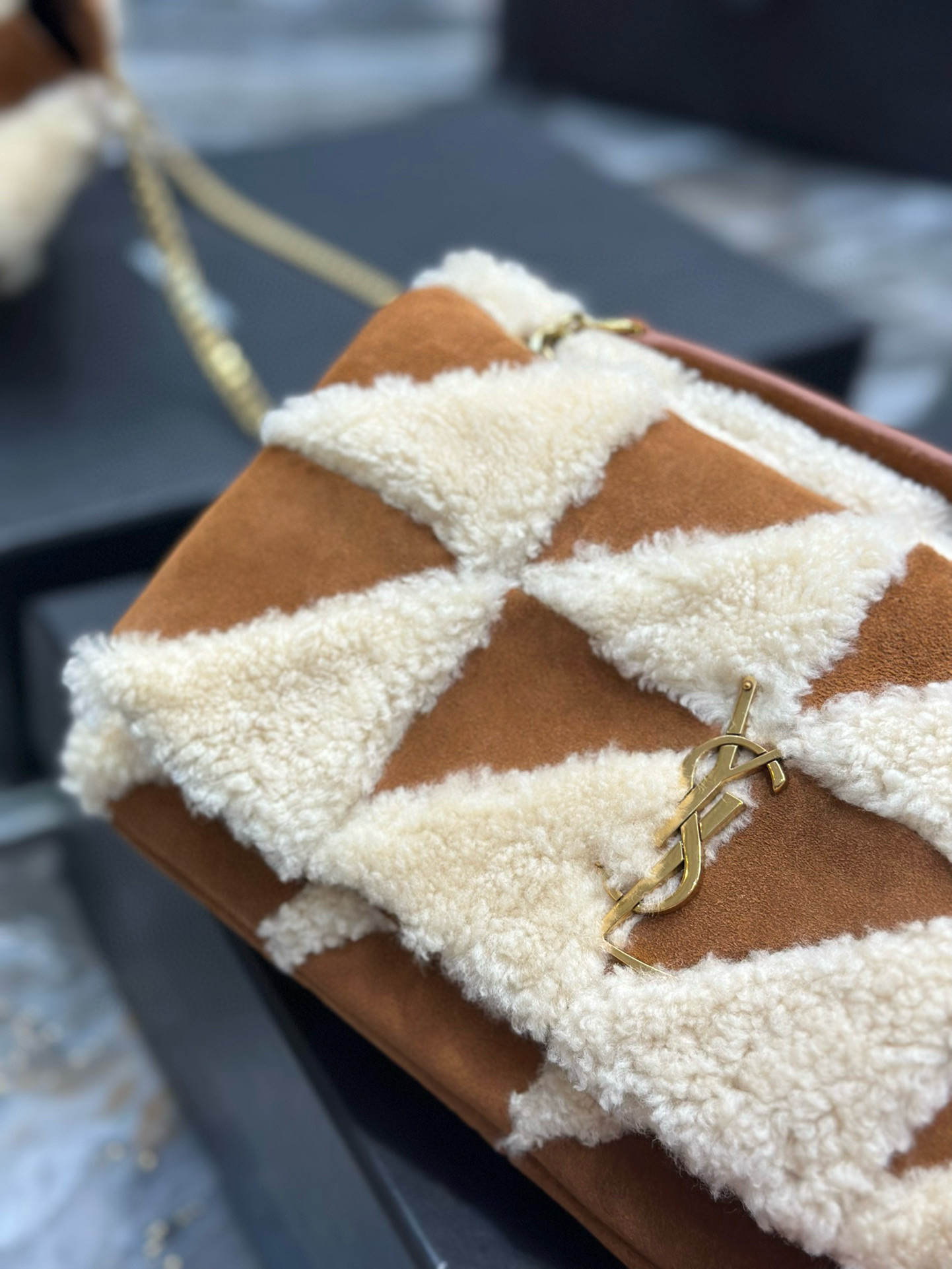 YSL Jamie Medium in Suede and Shearling 25×15×7.5cm