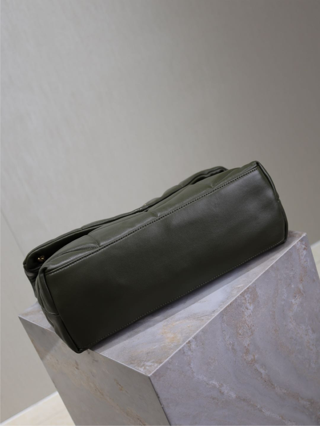 YSL LOULOU PUFFER MEDIUM IN NAPPA LEATHER 35x23x13.5cm