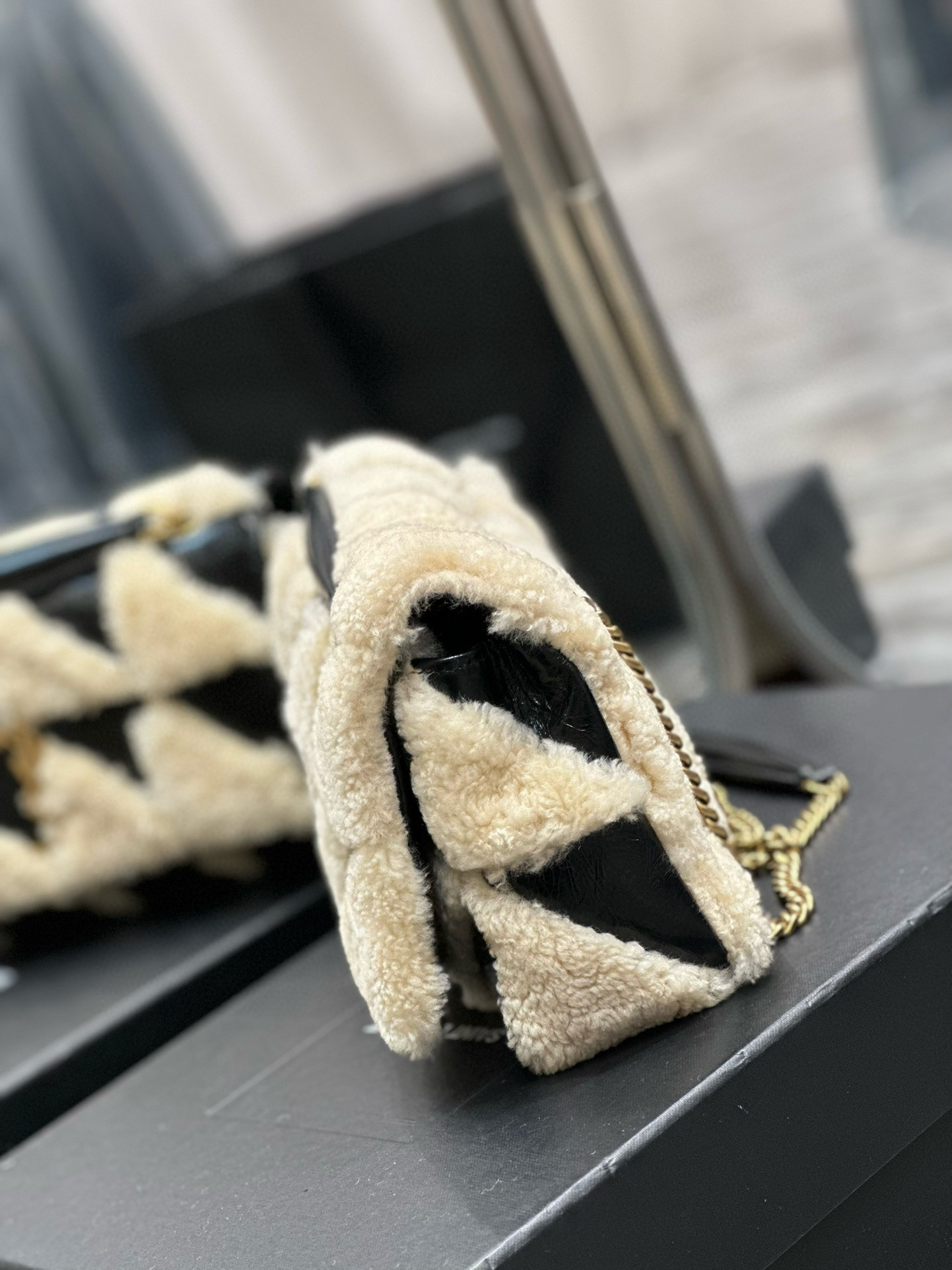 YSL Jamie Medium 25×15×7.5cm