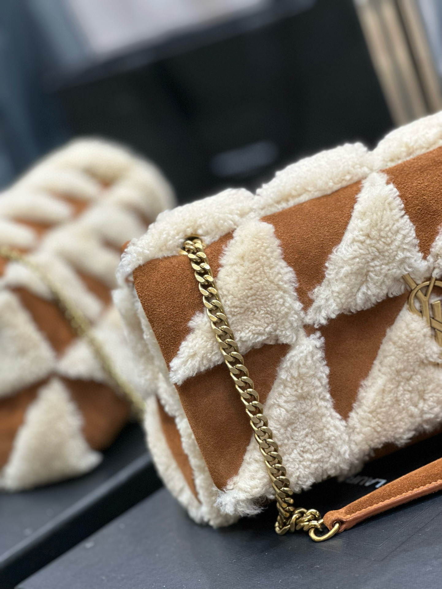 YSL Jamie Medium in Suede and Shearling 25×15×7.5cm