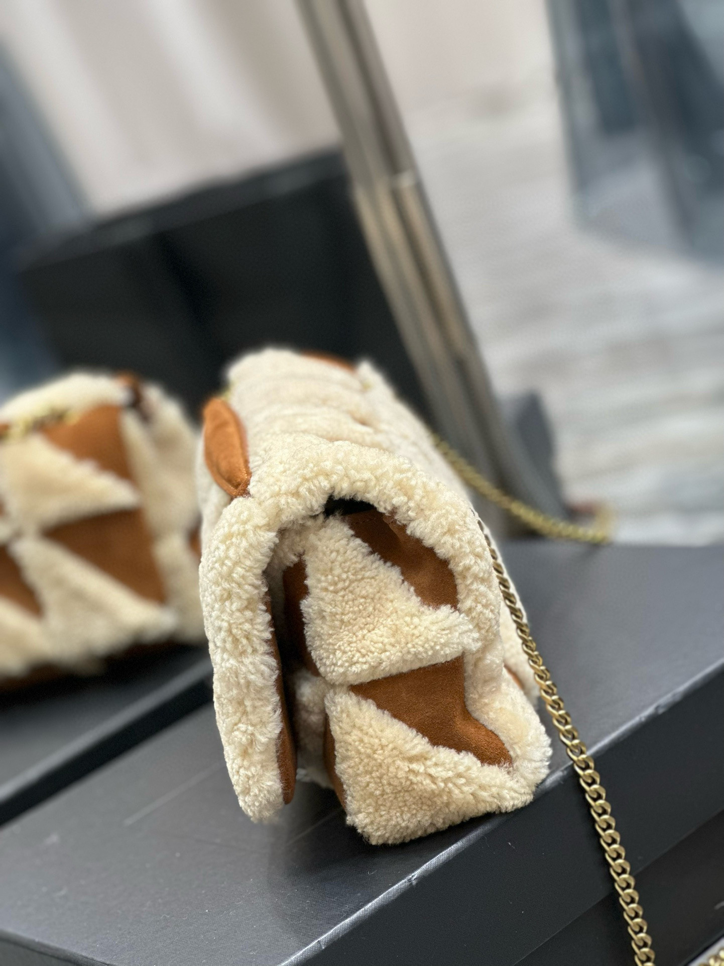 YSL Jamie Medium in Suede and Shearling 25×15×7.5cm