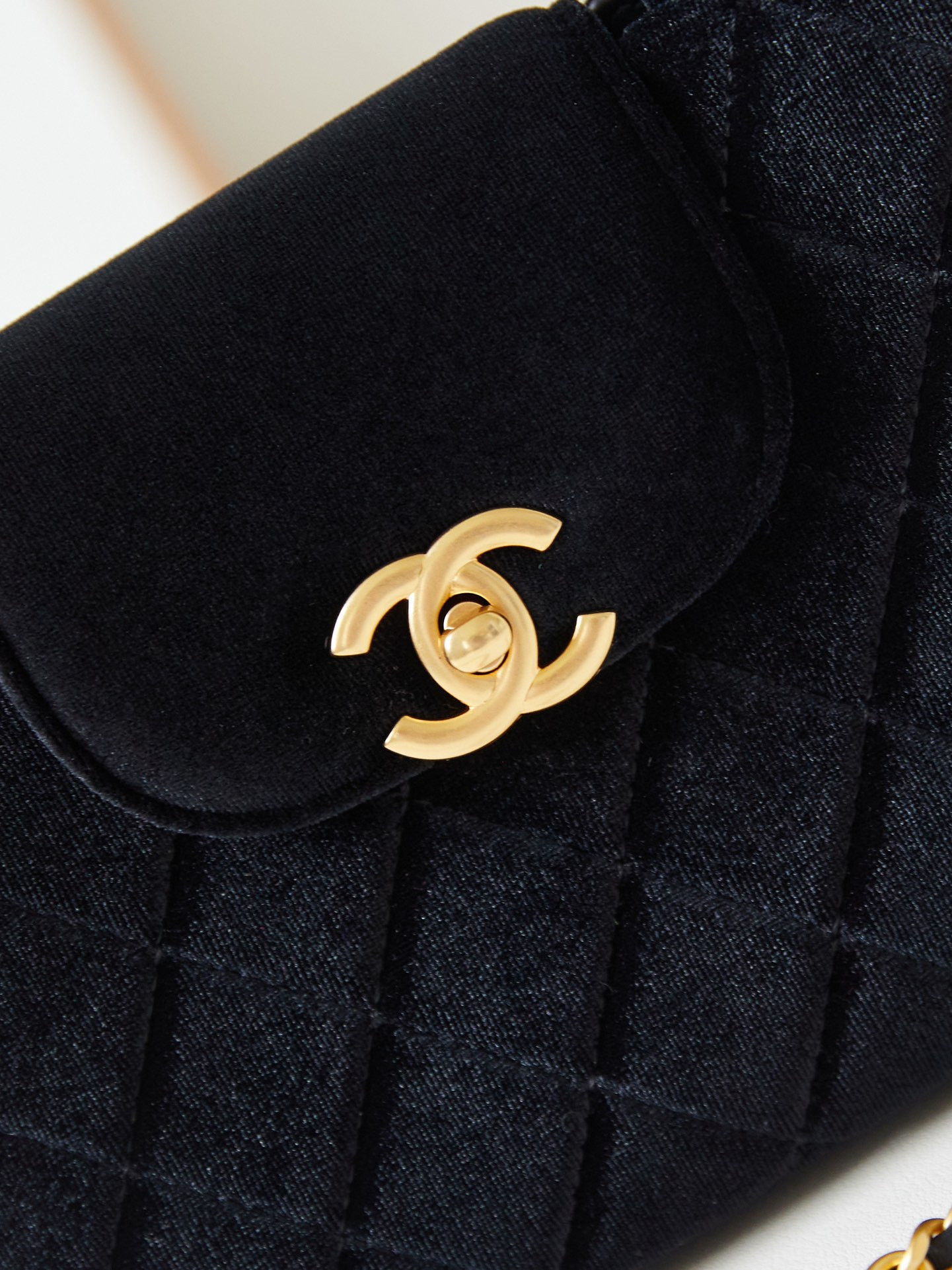 Chanel 24A Kelly 19x13x7cm