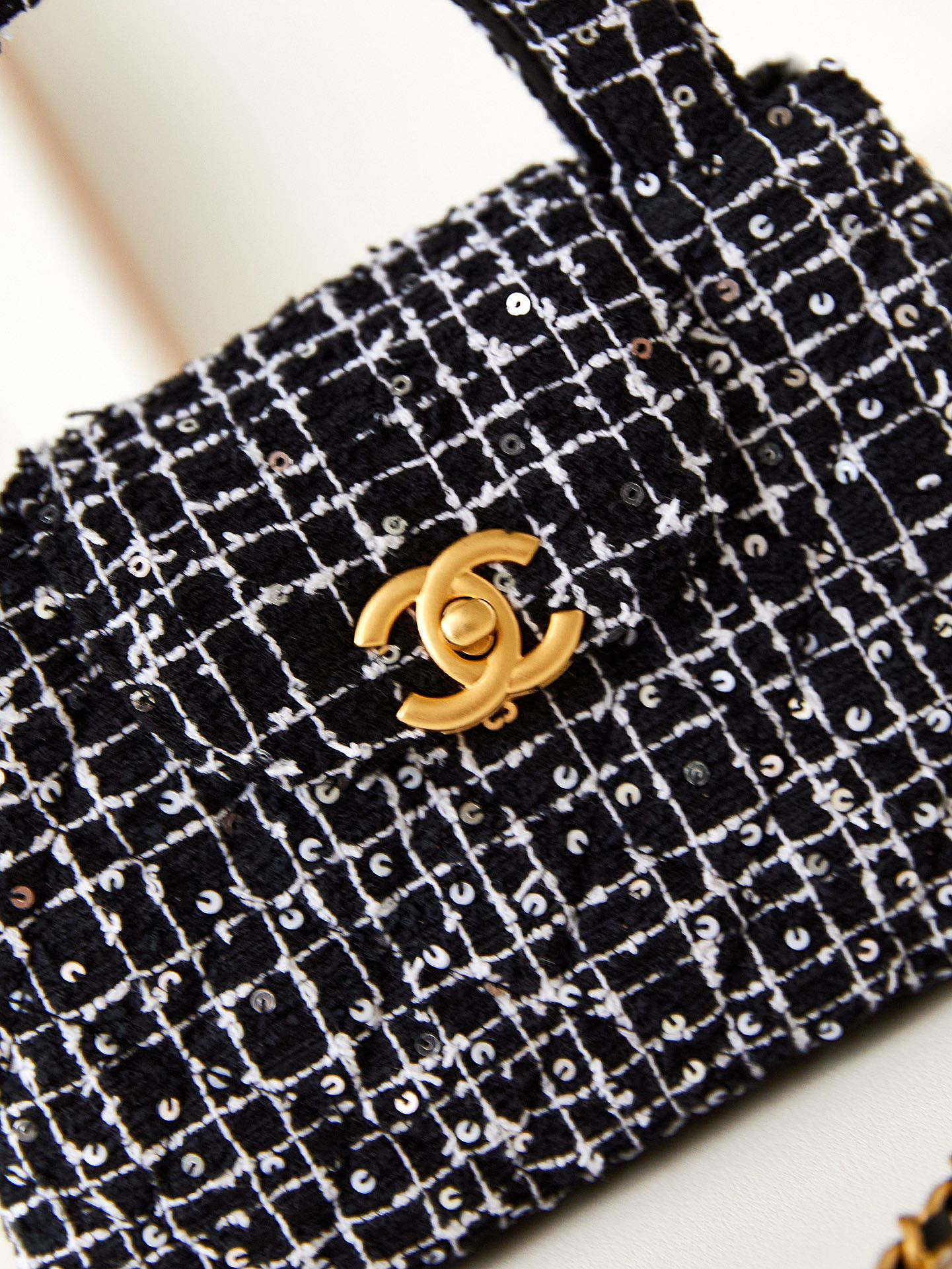 Chanel 23K Kelly 19x13x7cm