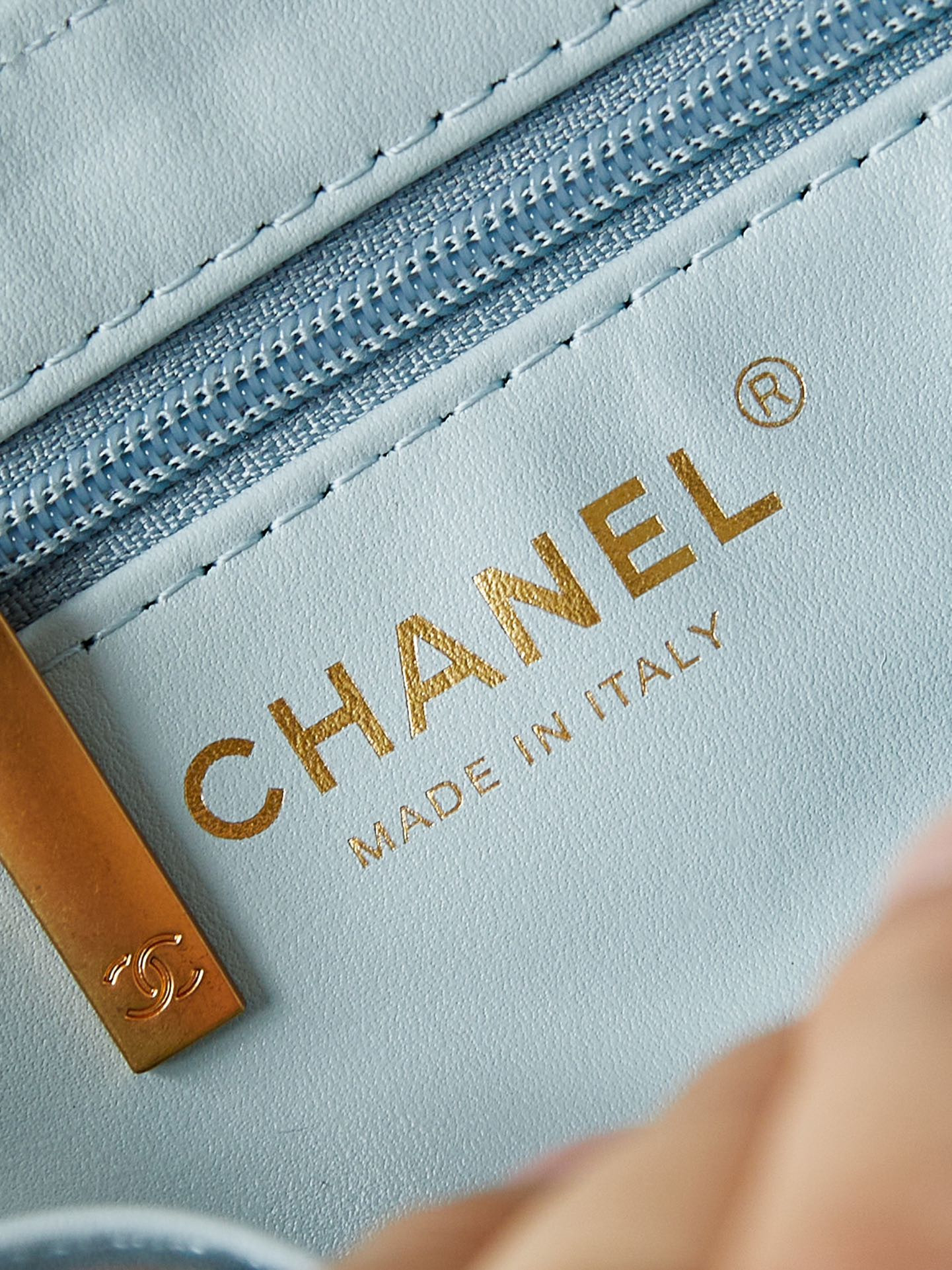 Chanel 23K Kelly 19x13x7cm