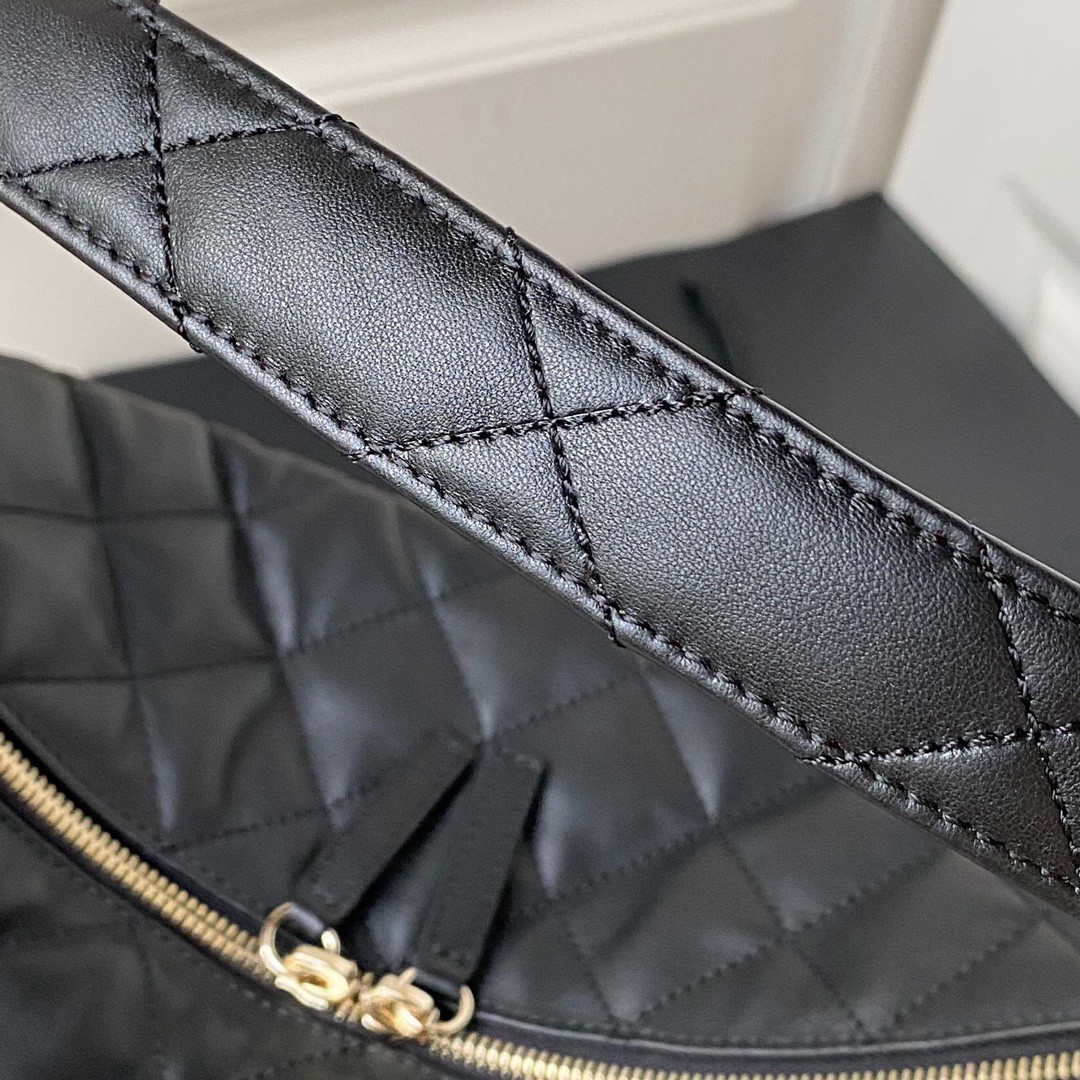 Chanel Hobo Handbag 37×29.5×13cm