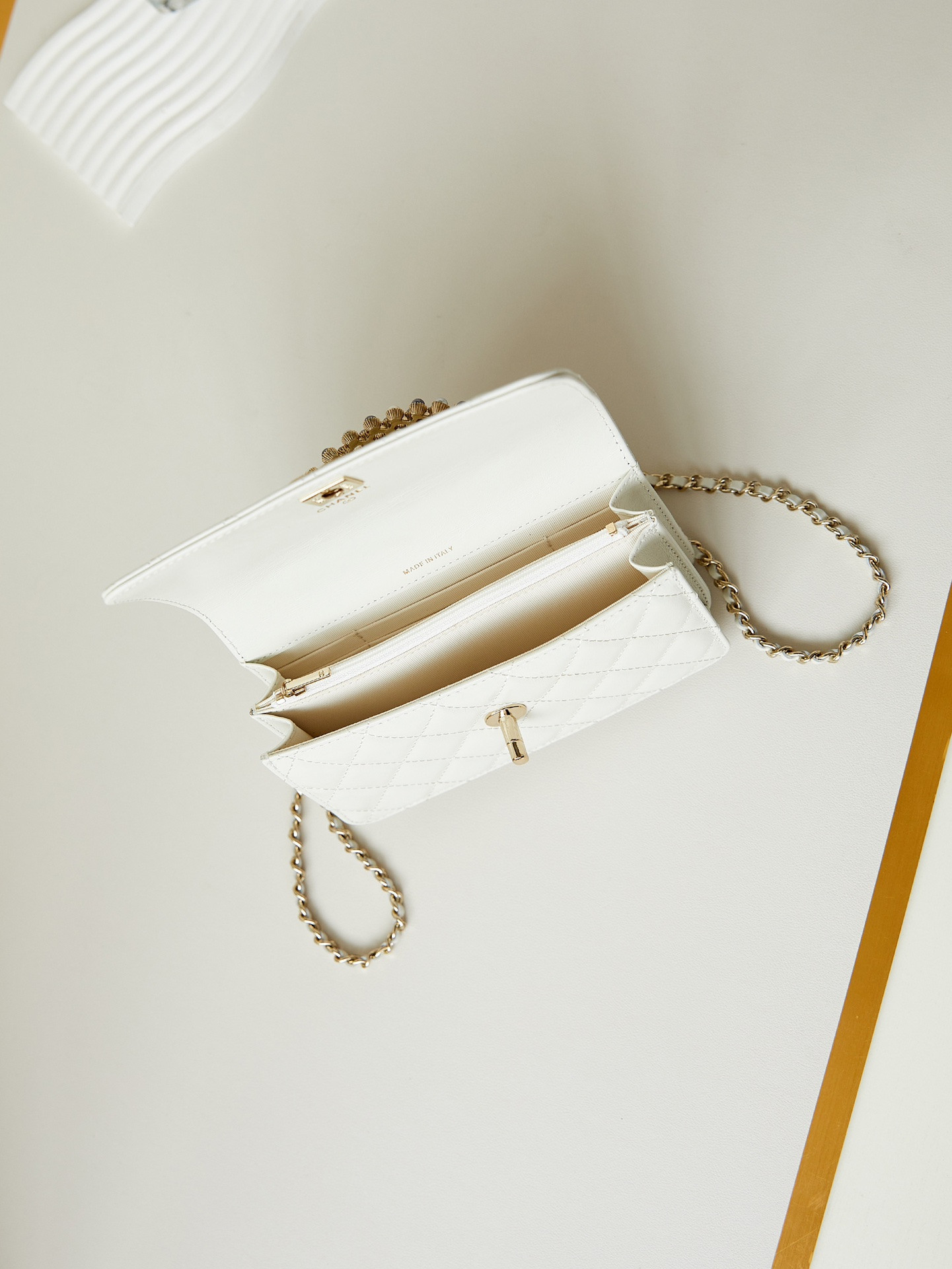 Chanel 24P woc CLASSIC WALLET ON CHAIN 11x18.5x6cm