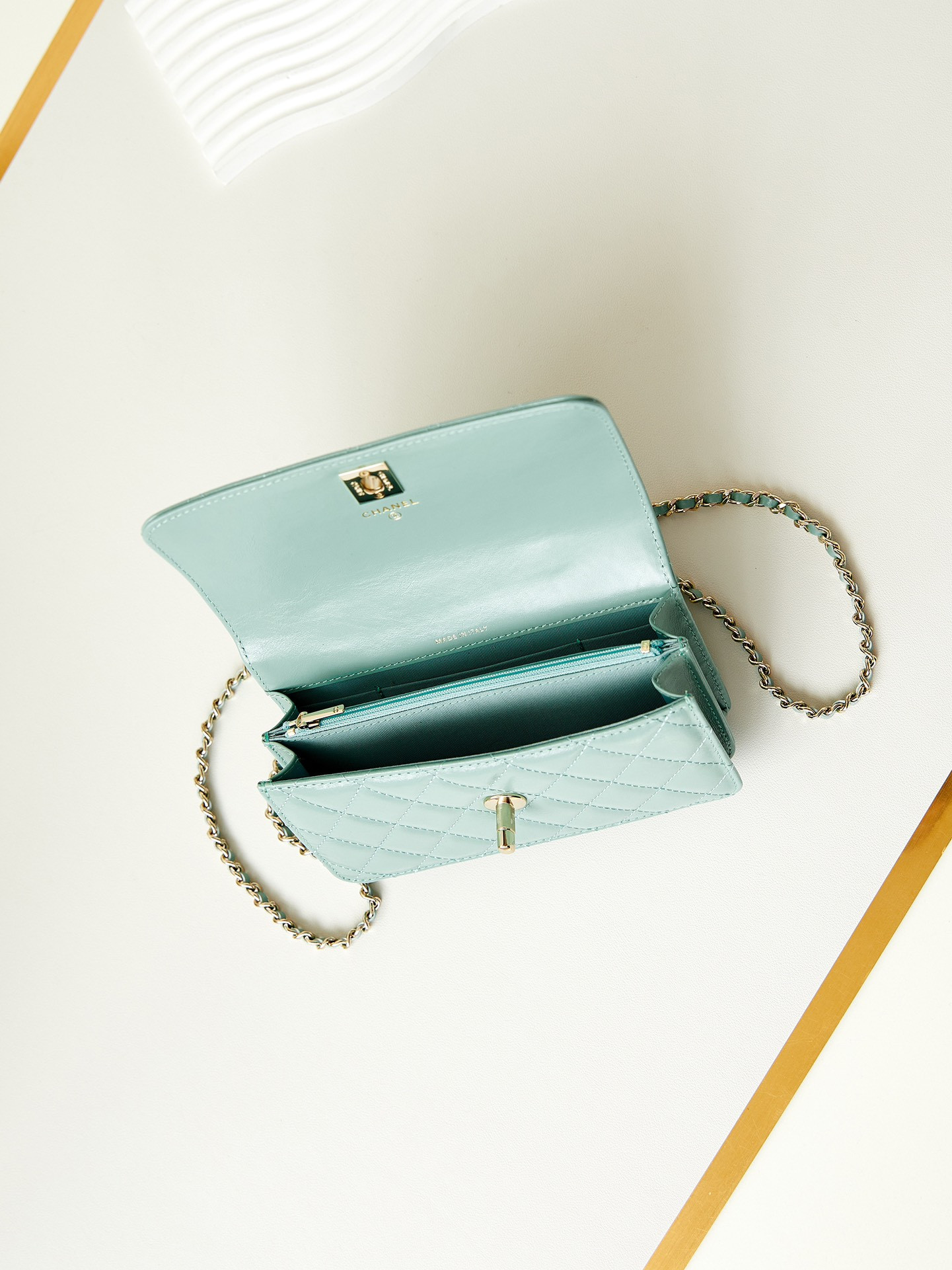 Chanel 24P woc CLASSIC WALLET ON CHAIN 11x18.5x6cm