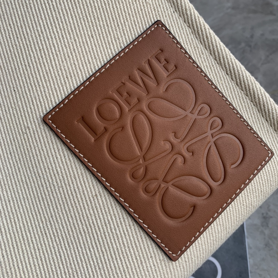 Loewe Cushion tot Canvas and calfskin 35x27x19cm