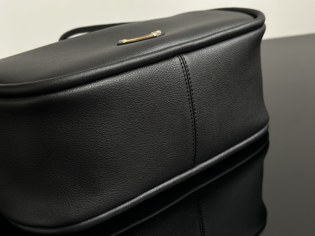 Prada Darling leather handbag 18x25x10.5cm