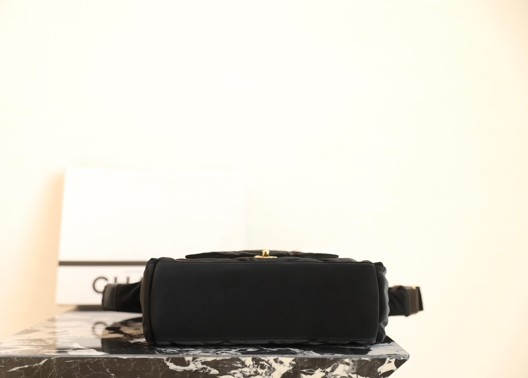 Chanel Hobo Handbag 20x32x12cm