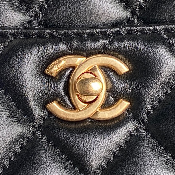 CHANEL Shopping Bag Lambskin 24×32×12cm