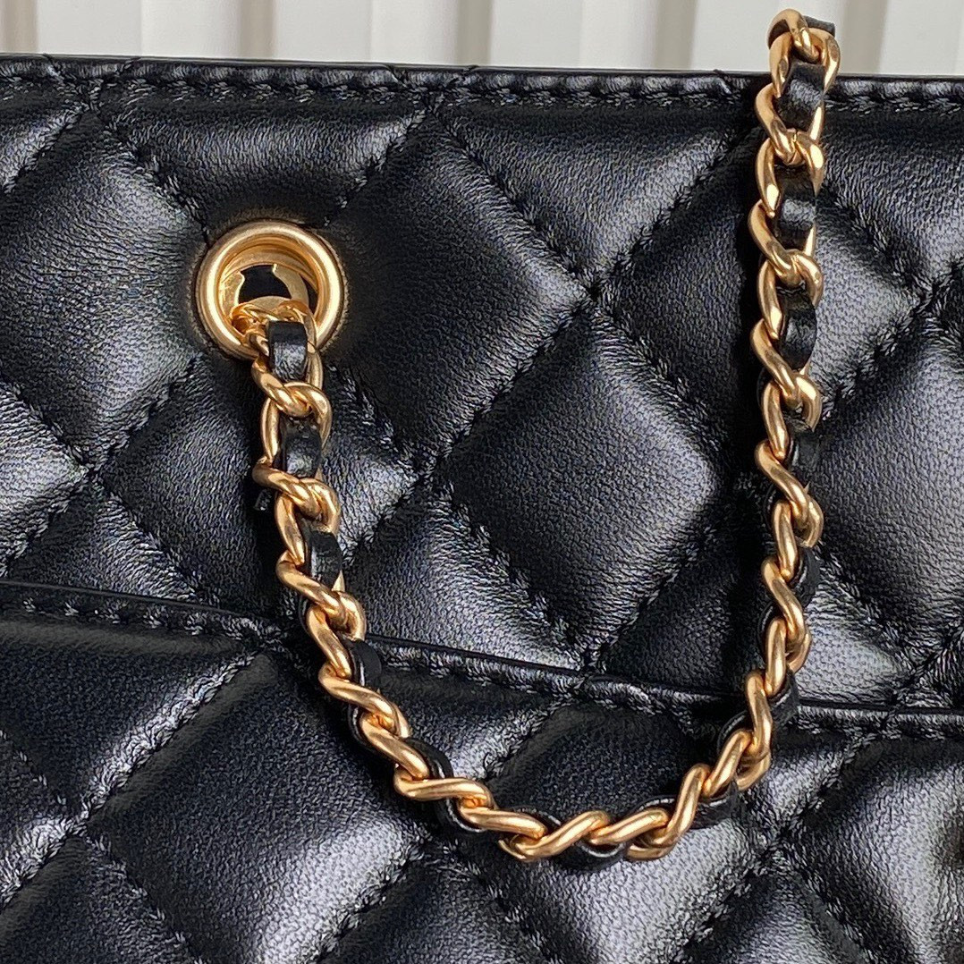 CHANEL Shopping Bag Lambskin 24×32×12cm