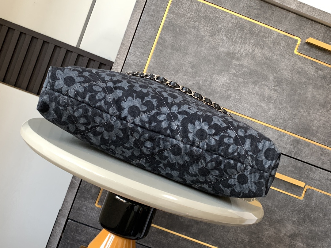 CHANEL 22 HANDBAG 39×42×8cm