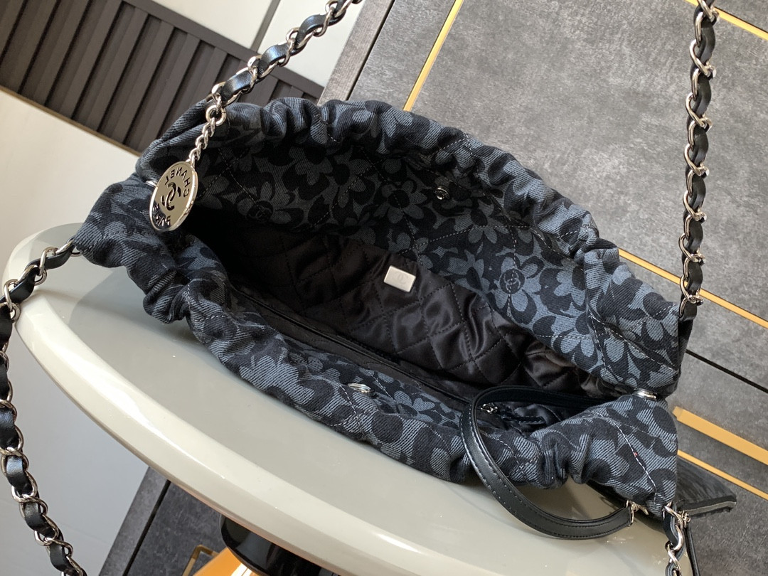 CHANEL 22 HANDBAG 39×42×8cm