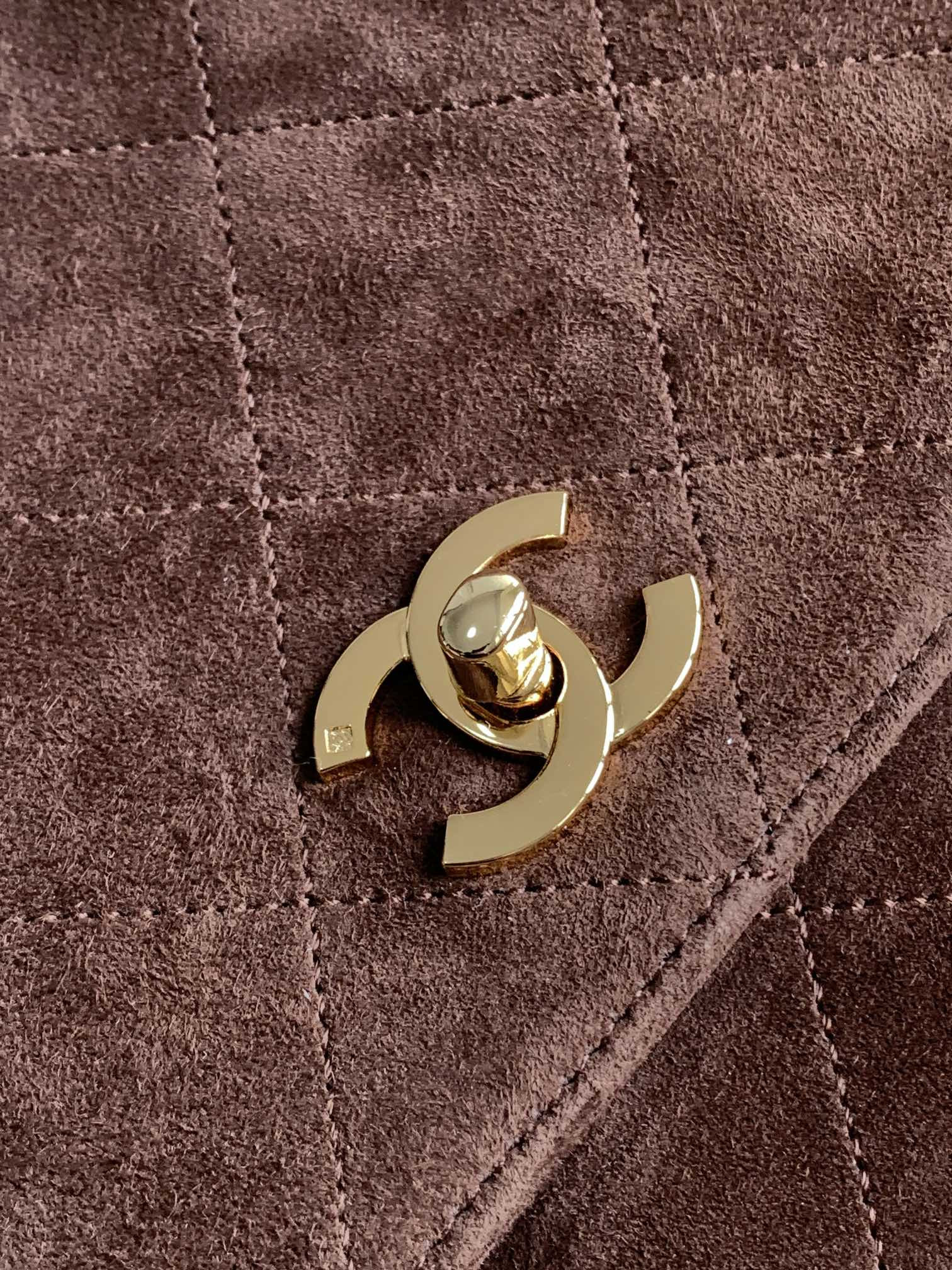 CHANEL Vintage bag 28x12.5x24cm