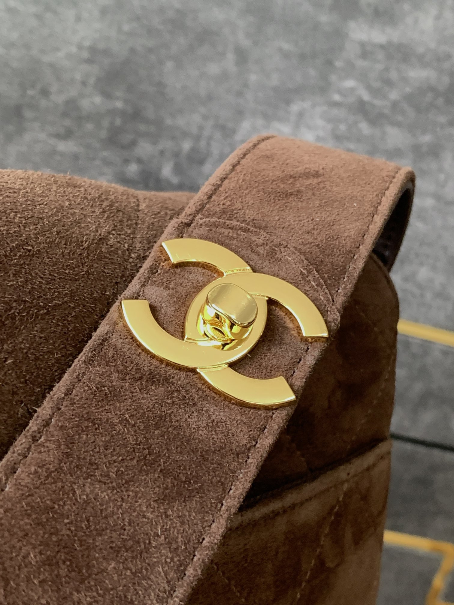 CHANEL Vintage bag 28x12.5x24cm