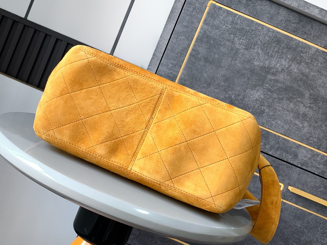 CHANEL Vintage bag 28x12.5x24cm