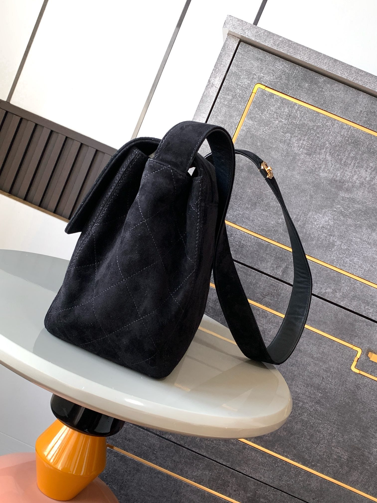 CHANEL Vintage bag 28x12.5x24cm