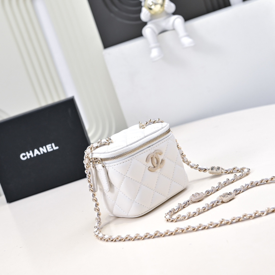 CHANEL Small Vanity with Chain 8.5x11x7cm