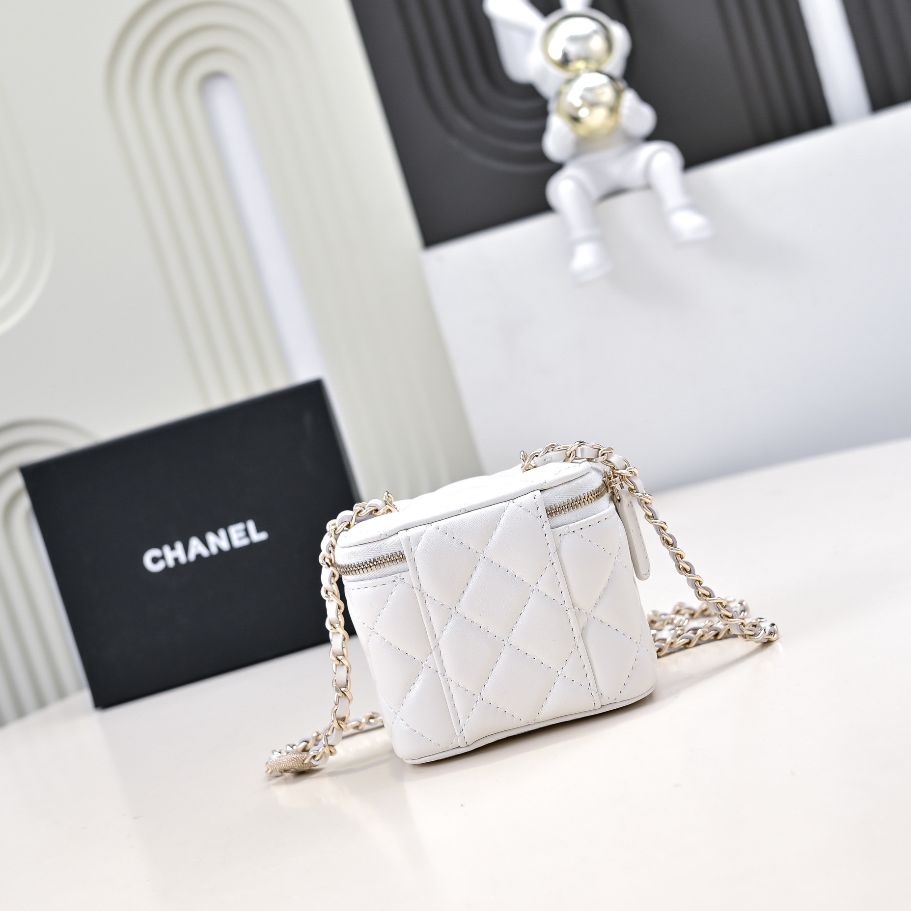 CHANEL Small Vanity with Chain 8.5x11x7cm
