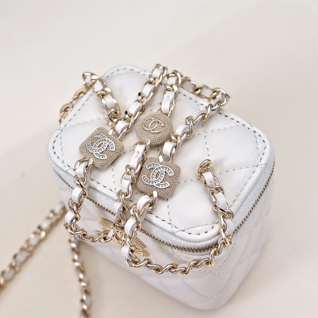 CHANEL Small Vanity with Chain 8.5x11x7cm