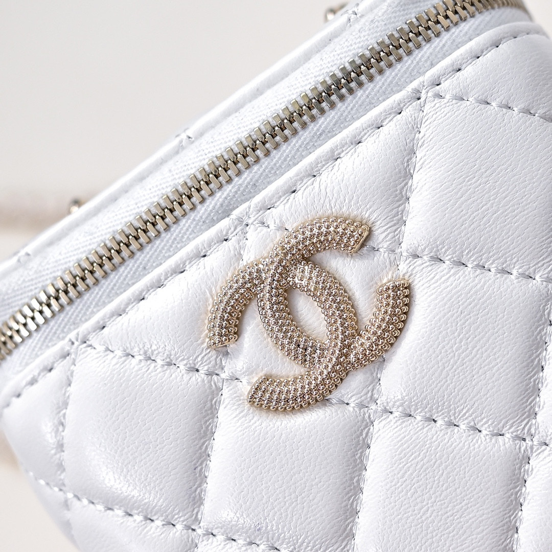 CHANEL Small Vanity with Chain 8.5x11x7cm