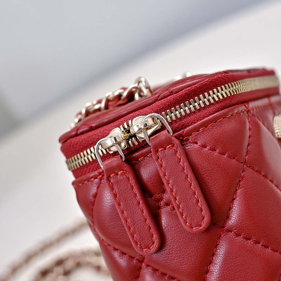 CHANEL Small Vanity with Chain 8.5x11x7cm