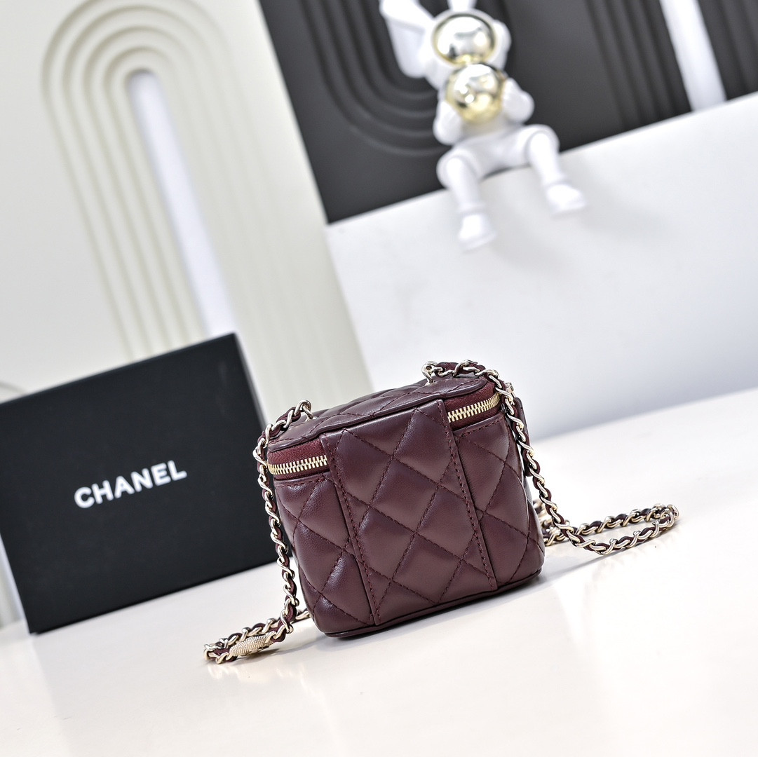 CHANEL Small Vanity with Chain 8.5x11x7cm