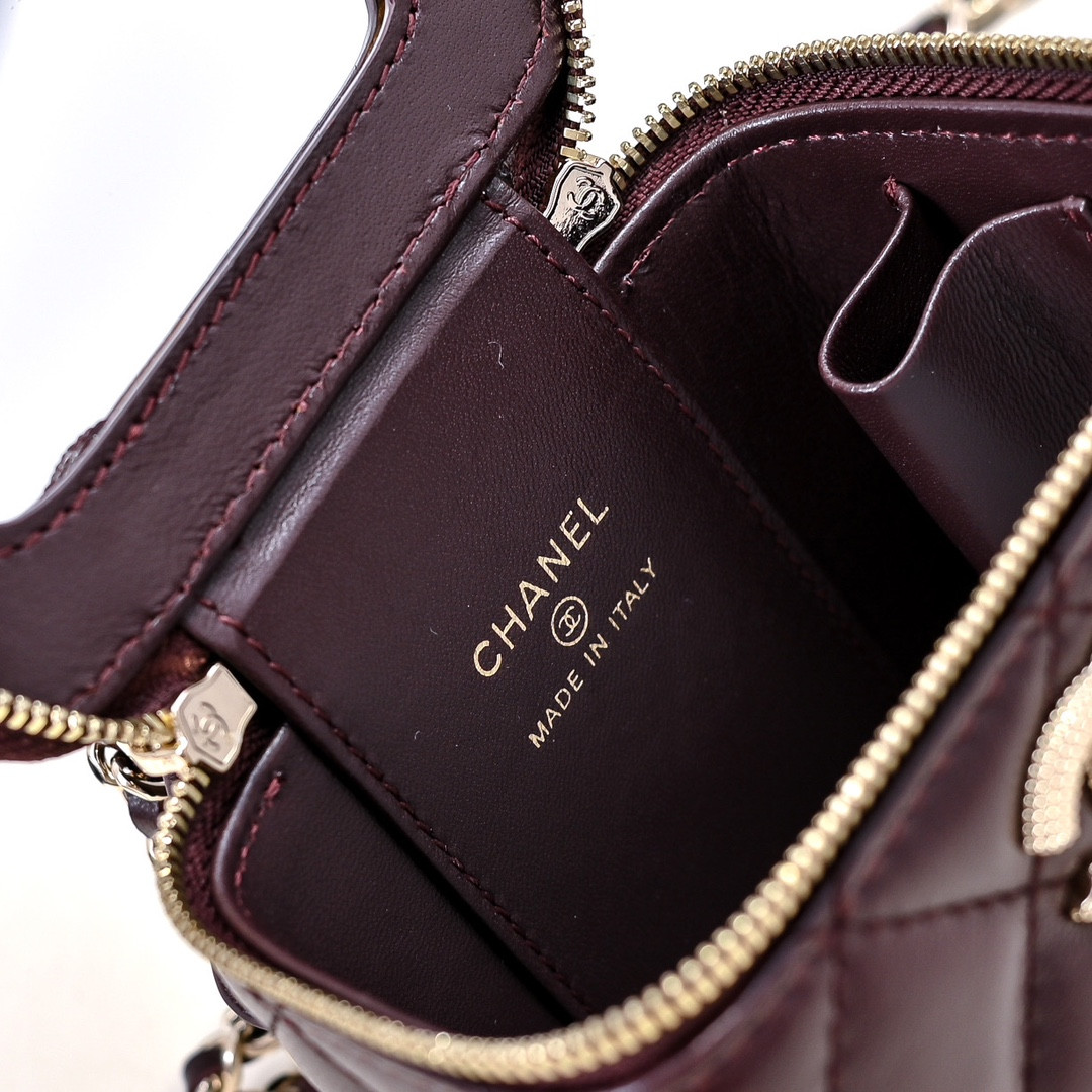 CHANEL Small Vanity with Chain 8.5x11x7cm