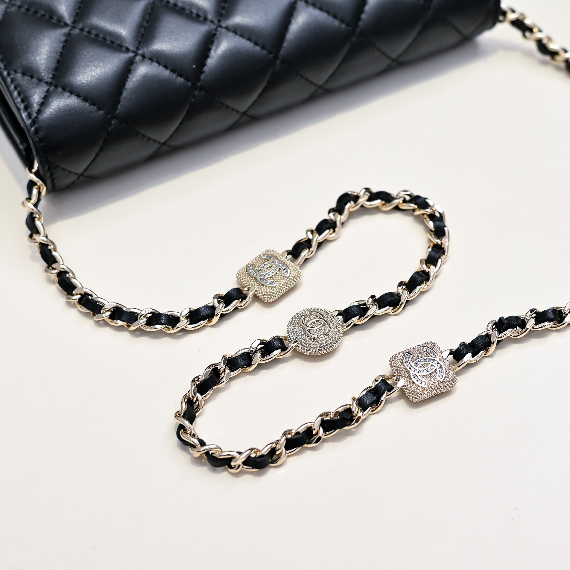 CHANEL Clutch with Chain 11x18.5x6cm