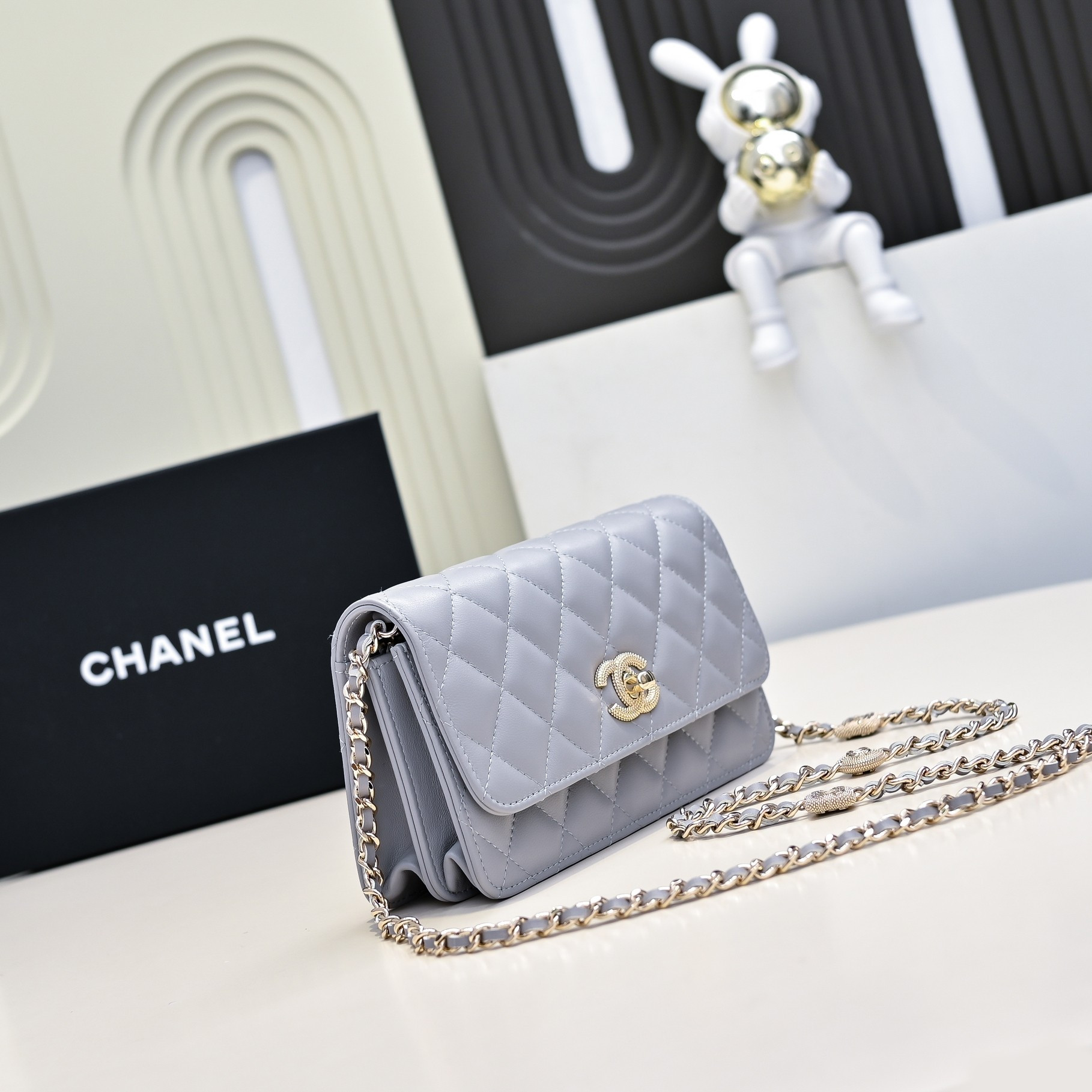 CHANEL Clutch with Chain 11x18.5x6cm