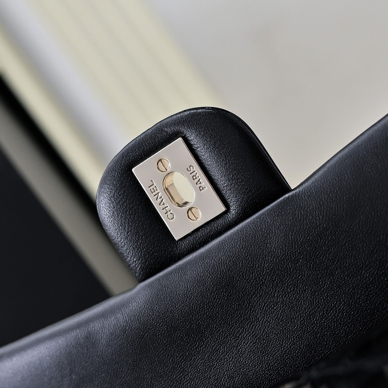 CHANEL Mini Classic Handbag With Top Handle 20x12x6cm