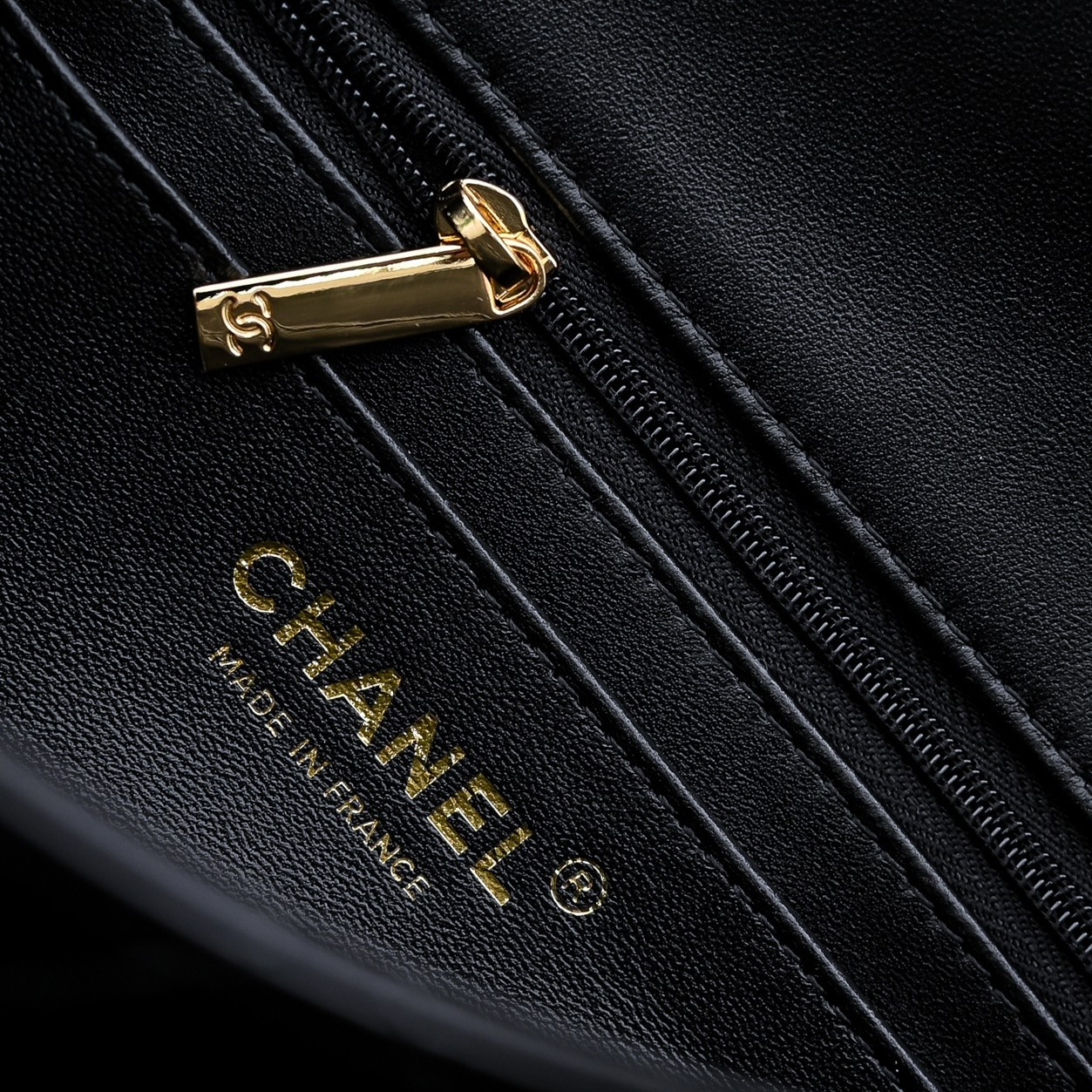 CHANEL Mini Classic Handbag With Top Handle 20x12x6cm