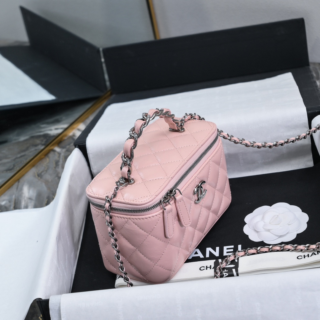 Chanel Clutch With Chain 17x10x8cm