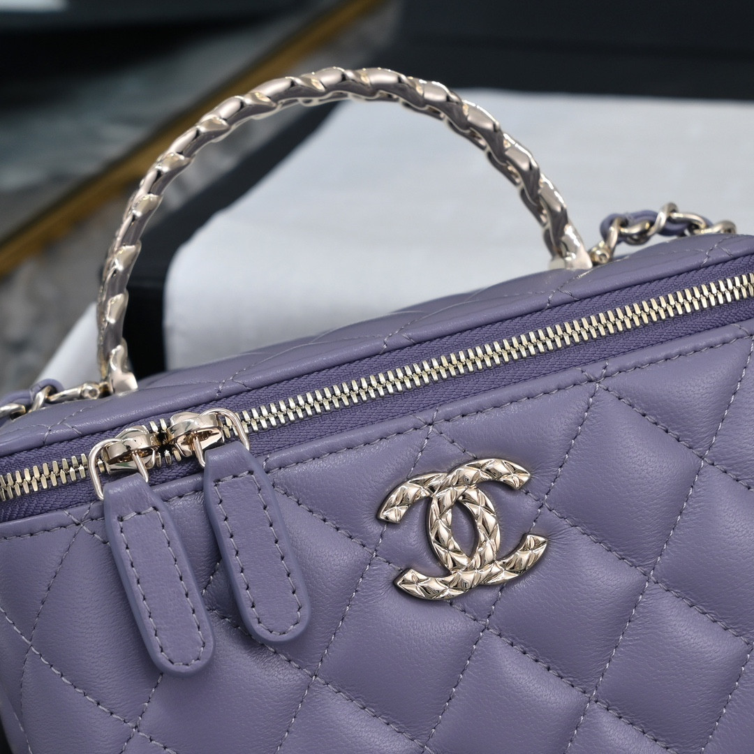 Chanel Clutch With Chain 10x16x8cm