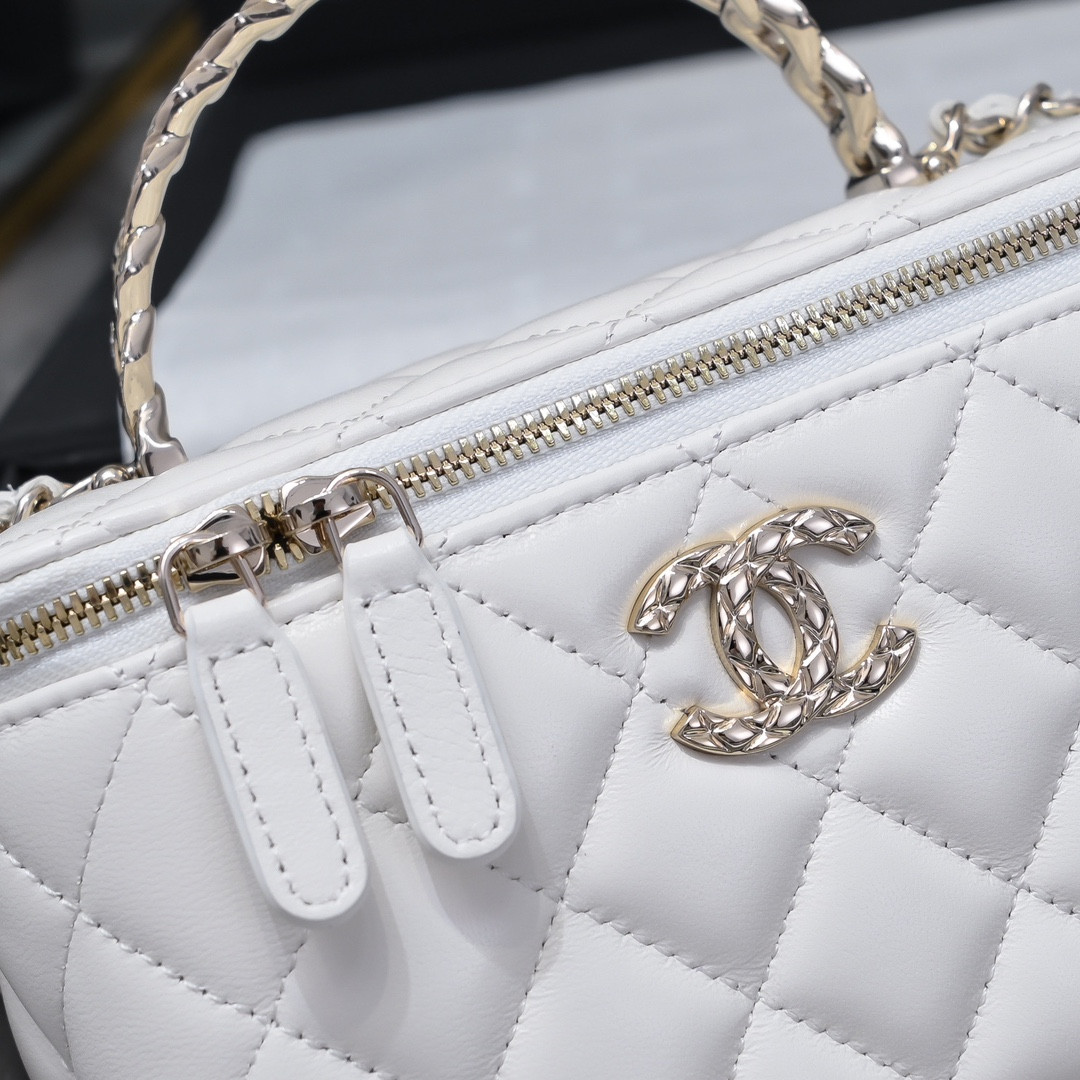 Chanel Clutch With Chain 10x16x8cm