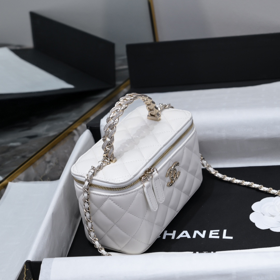 Chanel Clutch With Chain 10x16x8cm