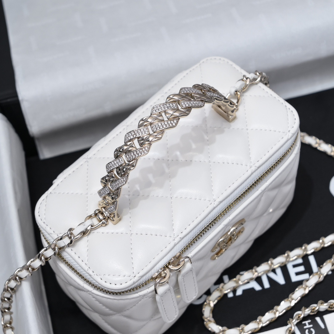 Chanel Clutch With Chain 10x16x8cm