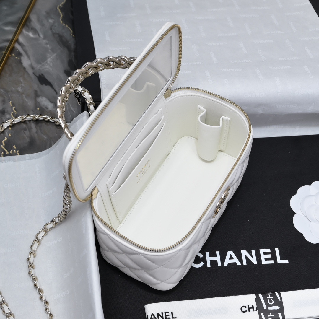 Chanel Clutch With Chain 10x16x8cm