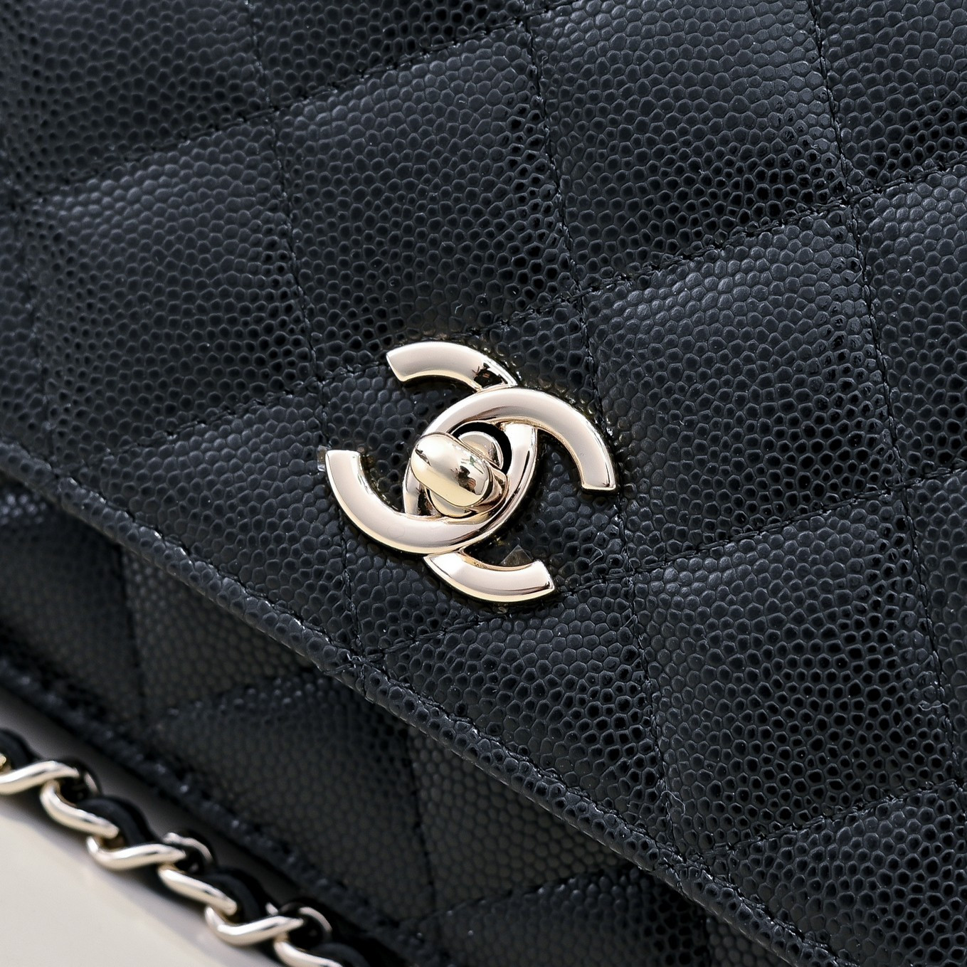 CHANEL WOC CLASSIC WALLET ON CHAIN 12.3x19.2x3.5cm