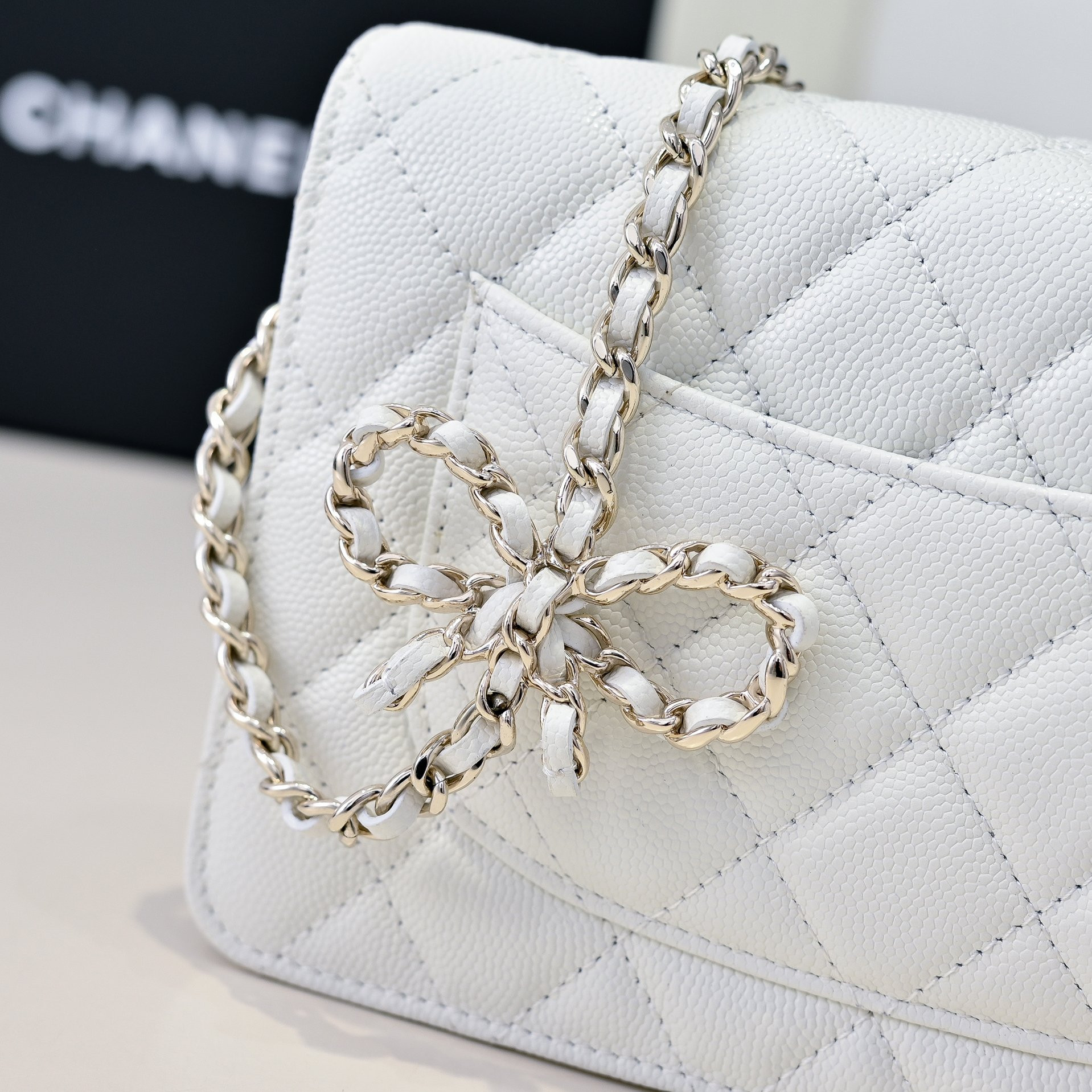 CHANEL WOC CLASSIC WALLET ON CHAIN 12.3x19.2x3.5cm