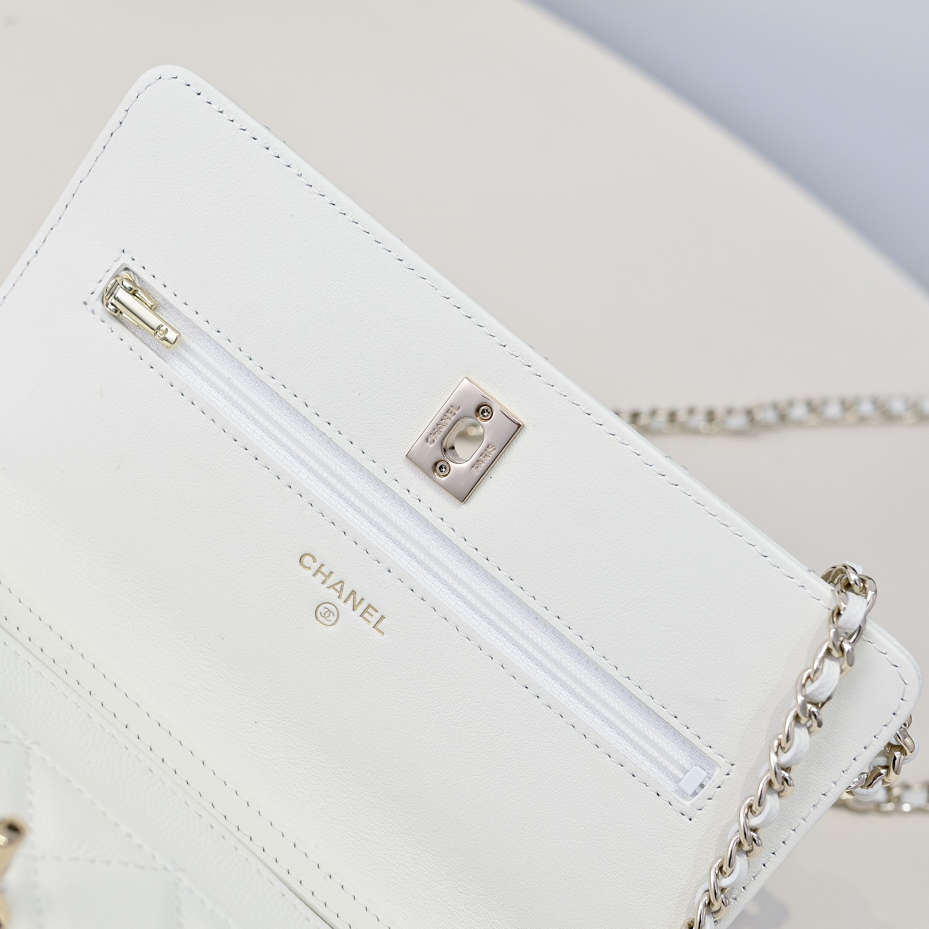 CHANEL WOC CLASSIC WALLET ON CHAIN 12.3x19.2x3.5cm