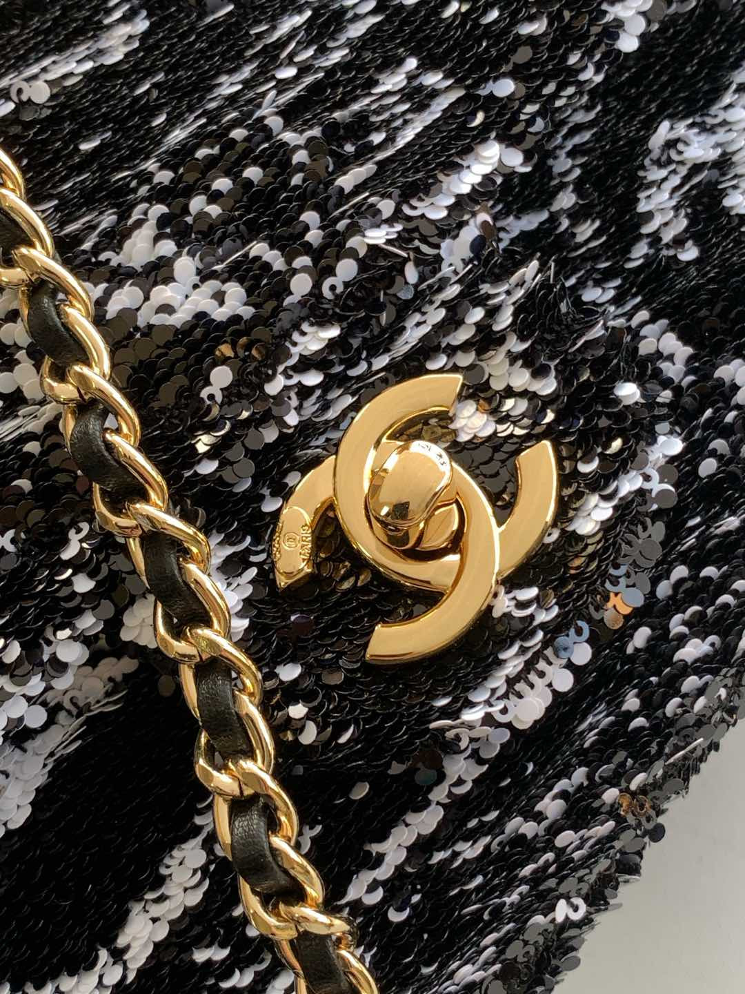 Chanel Flap Bag 14x21x8cm