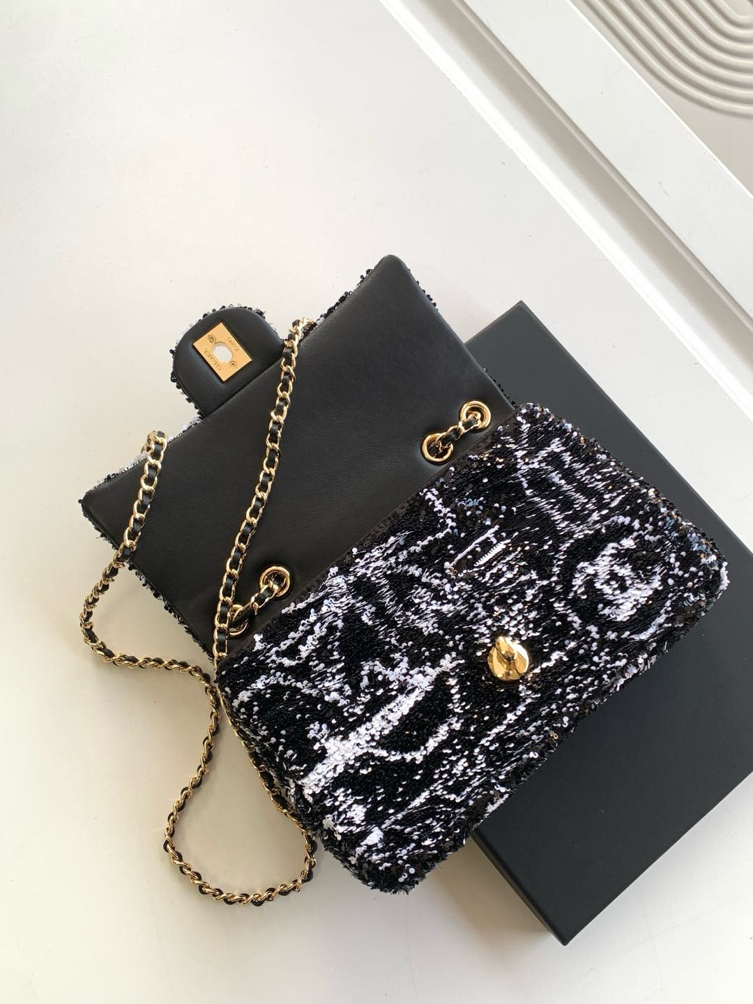 Chanel Flap Bag 14x21x8cm