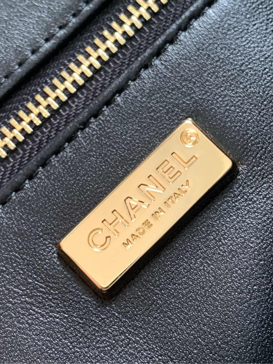 Chanel Flap Bag 14x21x8cm