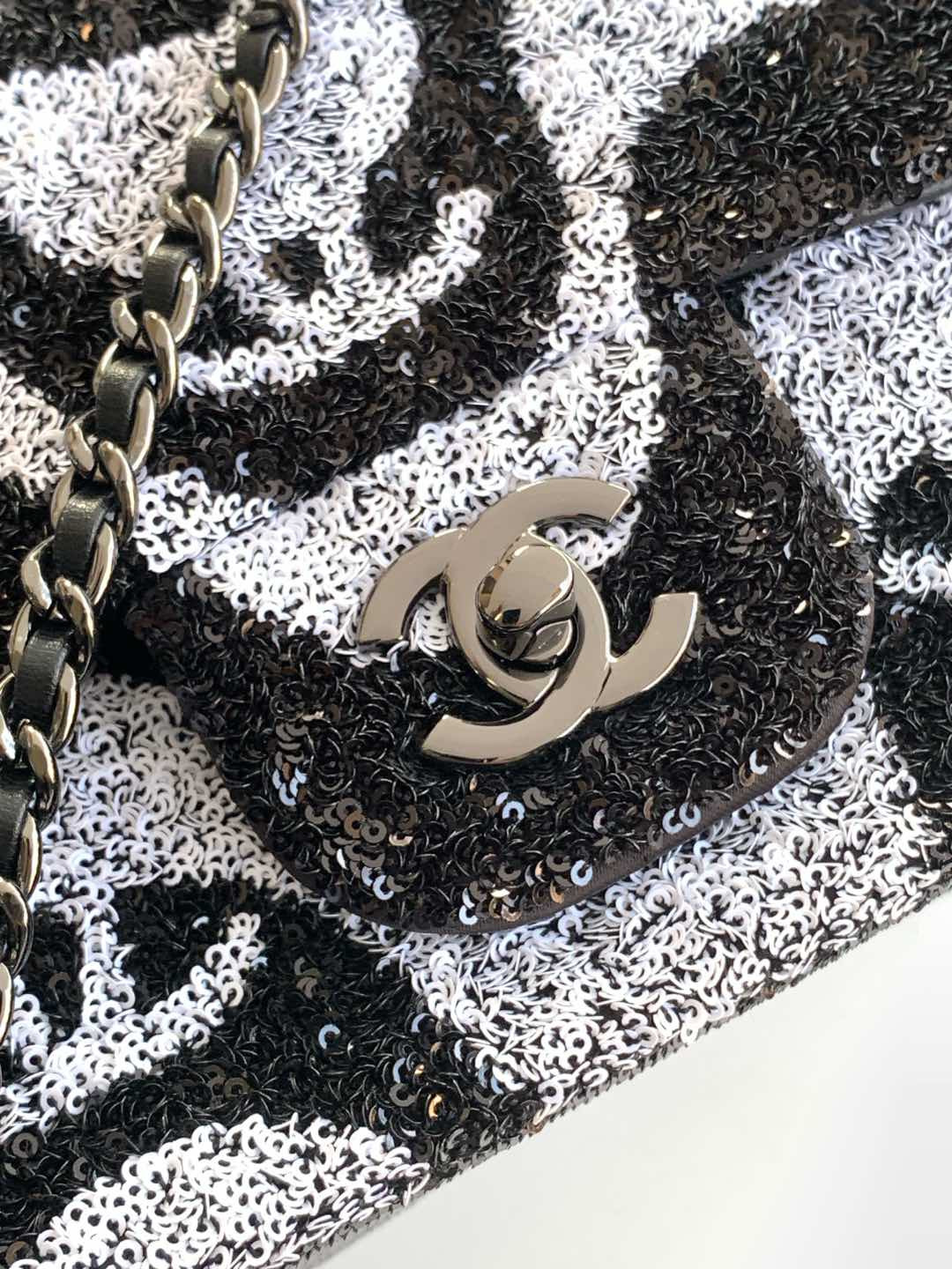 Chanel Flap Bag 15x25x7cm